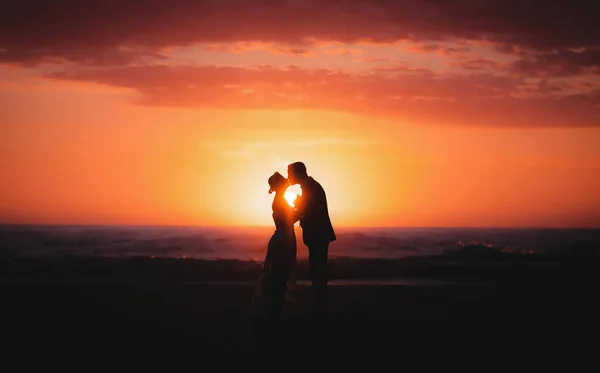 Silhouette Couple Lovers Bride Groom Holding Hands Sunrise Time Beach — Stock Photo, Image