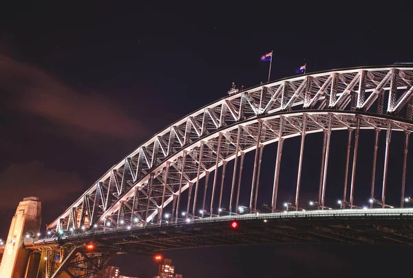 シドニー ハーバー ブリッジの近く を閉じます シドニーの中央ビジネス地区 Cbd とノース ショアとの間のトラフィックを運ぶシドニーハーバーのアーチ橋を介して鋼 オーストラリア — ストック写真