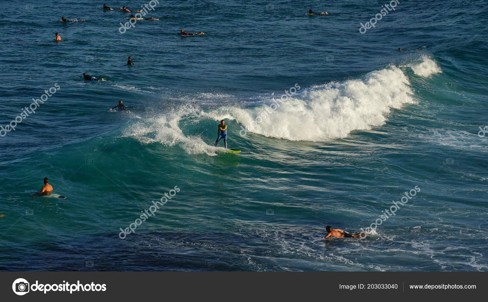 Australian Young Man Lady Surfing Tamarama Beach Sydney Surfing Sport Stock Editorial Photo C Natsicha