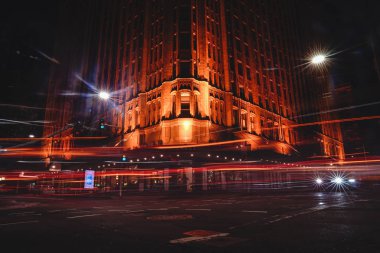 The Grace Hotel karınca görünümünü York st., Sydney'in en önemli tarihi yerlerinden, Neo-Gotik mimari örneği üzerinde bulunan uzun araba ışık pozlama ile gece. Avustralya: 28/03/18