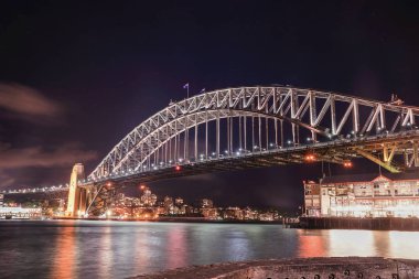 Sydney Harbour Köprüsü, 2. Sydney Limanı 'nda, Sydney merkezi iş bölgesi (CBD) ve Kuzey Kıyısı arasında trafik taşıyan kemer köprüsüne sahip bir çelik. Avustralya: 10/04/18