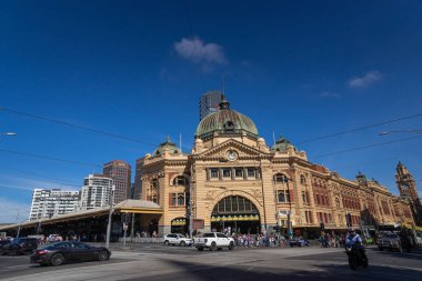 Melbourne, Avustralya-11/04/18: Flinders İstasyonu Melbourne ikonik dönüm noktası olduğunu..