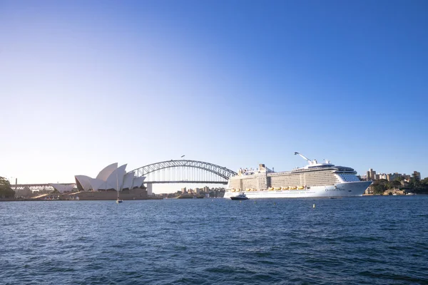 Ovation Seas Grand Navire Croisière Basé Australie Navigue Sur Port — Photo