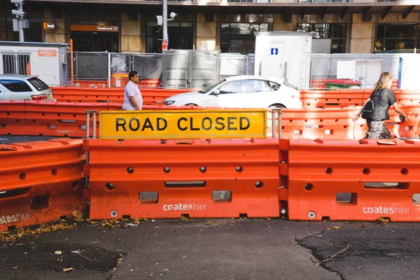 Śpiewać Blisko Drogi Została Umieszczona Konstrukcji Barierowej Sydney Australia — Zdjęcie stockowe