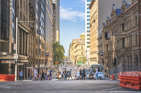 Sydney people in city crossed street during after working hour in business area, Australia : 15/02/18