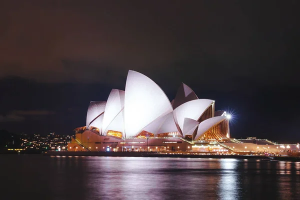 Сіднейський Оперний Театр Вночі Знаменитий Орієнтир Будівлю Австралії Освітленій Світлом — стокове фото
