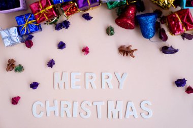 neşeli Noel ahşap word renkli Noel hediyesi ile arka plan afiş için kutuları