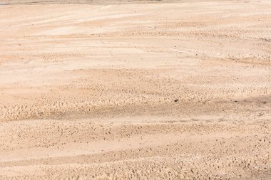 Güç kılavuz kablo döşeme arka plan ile Indian river kumlu yatak .