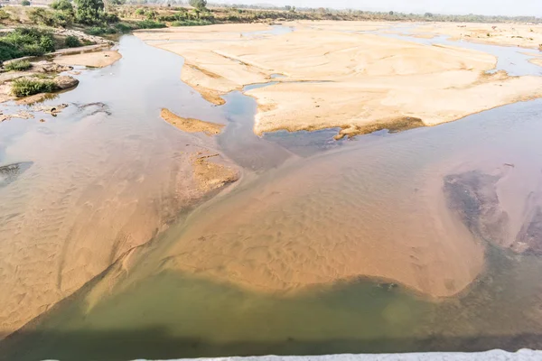 Río Indio Con Agua Limpia Cama Arena Con Cable Red — Foto de Stock