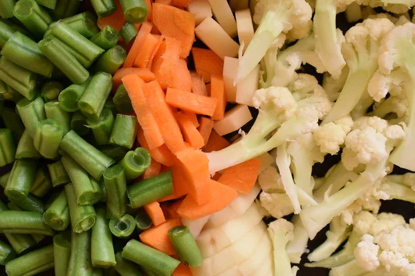 mutfak at sebze kesme yakın görünümü sonra karıştırın.