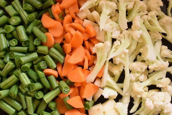 mutfak at sebze kesme yakın görünümü sonra karıştırın.