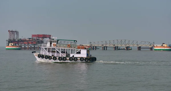 View Boat Sea Drive Looking Refinery Plant Sea Background — Stock Photo, Image