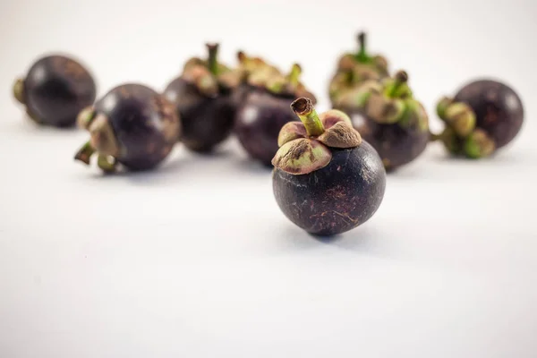 Mangosteens Izolat Fundal Alb — Fotografie, imagine de stoc