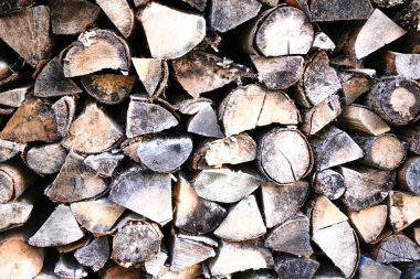 Sert ahşap şömine depolama arka plan için görünümü kapatın