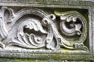 Saulieu ana Katedrali dış dekorasyon heykelleri yakın çekim