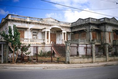 Oranjestad Aruba'da terk edilmiş eski bina