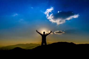 Güneş Zirvesi sonra selamlayan