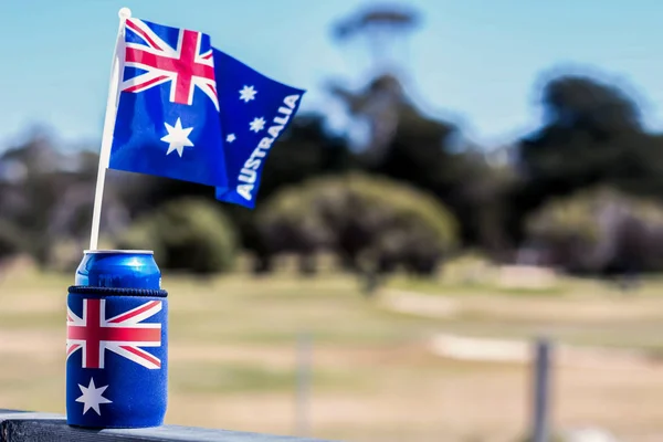 Lata Refresco Cola Refrigerador Stubbie Con Una Pequeña Bandera Australiana —  Fotos de Stock