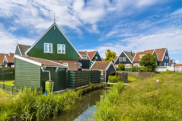 Ολλανδικό Χωριό Σκηνή Ξύλινα Σπίτια Και Κανάλι Για Νησί Marken — Φωτογραφία Αρχείου