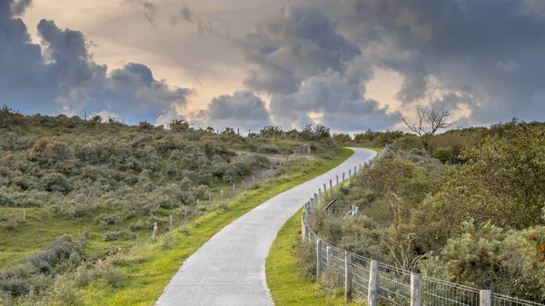 Drogi Przez Wydmy Chmury Prowincji Zeeland Holandia — Zdjęcie stockowe