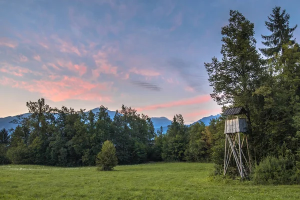 Slovence Manzara Gözlem Ile Gün Batımında Gizlemek Tower Avcılık Için — Stok fotoğraf