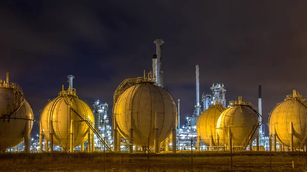 ユーロポート工業地域場所ロッテルダム港の Botlek の液体天然ガス世界コンテナー — ストック写真