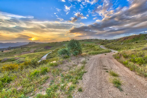 Estrada Rural Através Paisagem Mediterrânica Ilha Chipre Com Clima Quente — Fotografia de Stock