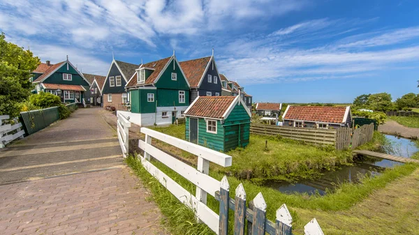 Typiska Holländska Byn Scen Med Trähus Och Bron Över Kanalen — Stockfoto