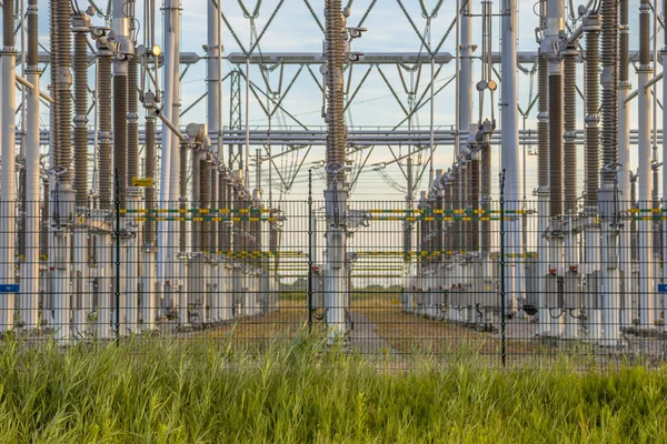 Moderna Central Transformación Alta Tensión Para Industria Eléctrica Con Varios — Foto de Stock