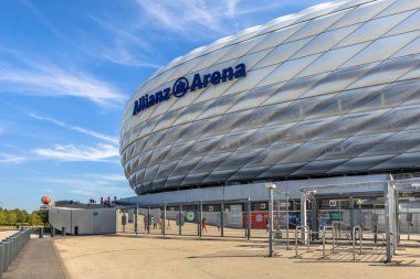 Münih, Almanya - 14 Ağustos 2017: Allianz Arena Stadyumu Münih, Almanya için giriş. Fc Bayern Münih için ev futbol stadyumu 70.000 koltuk kapasiteli Allianz Arena olduğunu