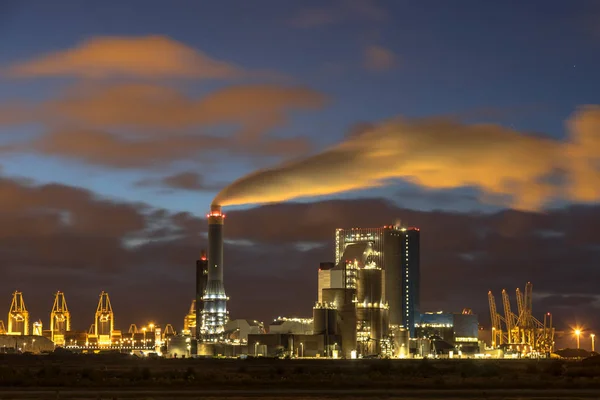 Průmyslová Krajina Osvětlené Mraky Noci Europoort Maasvlakte Rotterdam — Stock fotografie