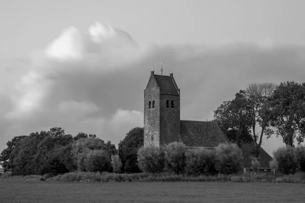 Iglesia Con Torre Aldea Feytebuorren Campo Frisón Cerca Blauwhuis Blanco —  Fotos de Stock