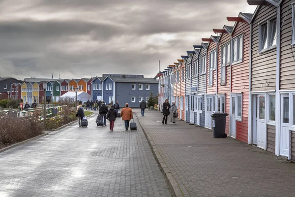 Helgoland Germany Декабря 2016 Люди Магазины Гавани Острова Гельголанд Пасмурный — стоковое фото