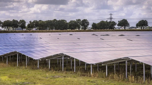 Solpaneler Solcelleanlæg Industriområder Tæt Sommerdagen - Stock-foto