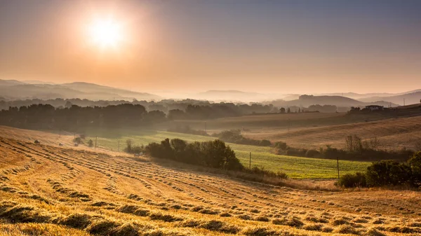 Landbouwgrond heuvels landschap — Stockfoto