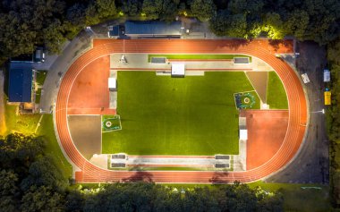 Koşu parkuru gece havadan görünümü