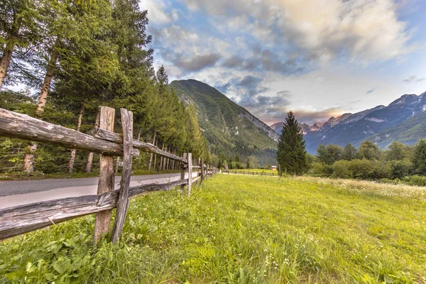 Coucher de soleil dans le parc national du Triglav — Photo