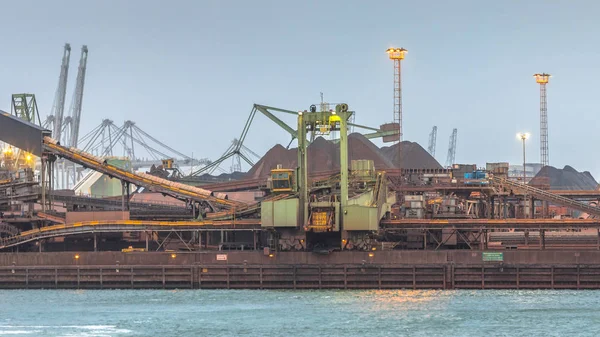 Iron ore buk transshipment facility crop — Stock Photo, Image