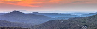 Cevennes milli parkı üzerinde Panorama Orange Sunrise