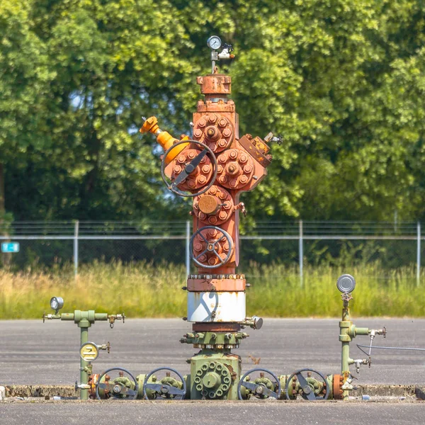 Natural gas wellhead — Stock Photo, Image