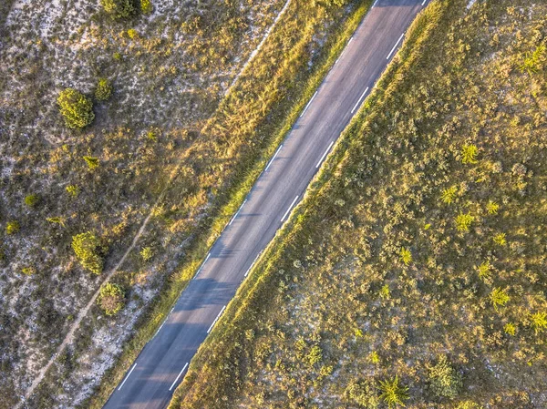 Road through barren landscape — Stock Photo, Image