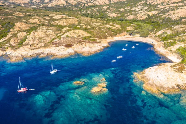 Вид Воздуха Корсиканского Скалистого Побережья Голубой Водой Средиземного Моря Вблизи — стоковое фото
