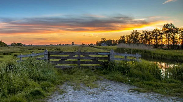 Recinzione Legno Tramonto Nel Paesaggio Storico Olandese Maggio Vicino Den — Foto Stock