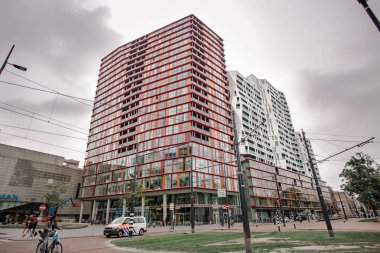 Rotterdam, Hollanda - 13 Mayıs 2018: renkli cam gökdelenler şaşırtıcı 