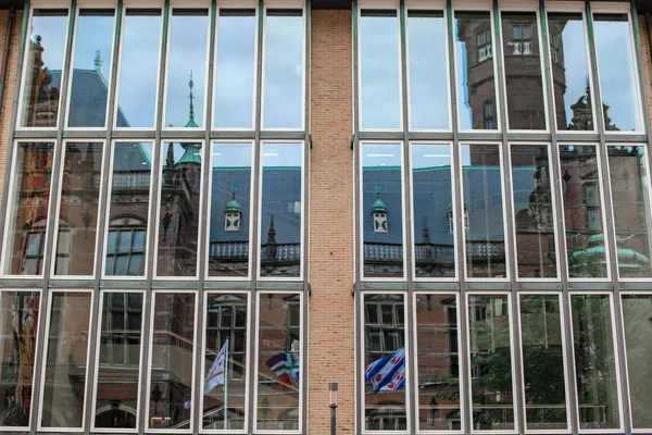 Reflejo Universidad Groningen Edificio Vidrio Frente Ella Países Bajos Groninga — Foto de Stock