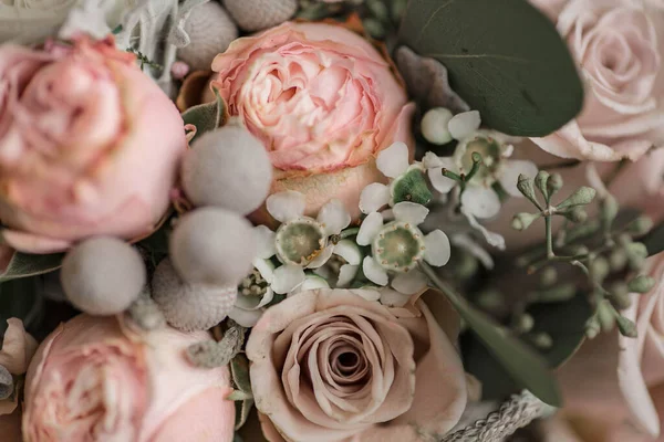 Esküvői Csokor Árnyalatú Poros Rózsa Fehér Zöld Bézs Rózsaszín Lila — Stock Fotó