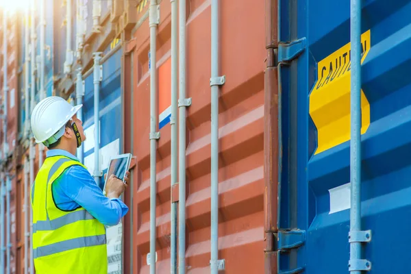 Foreman Ellenőrzés Rakodókonténerek Doboz Rakomány Teherhajó Import Export Foreman Ellenőrzés Stock Kép