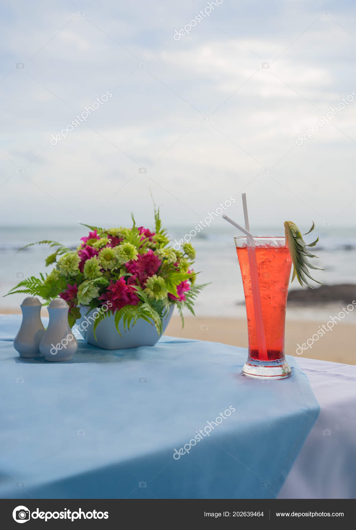 Cocktail Avec Plage Flou Sur Fond Dîner Cocktail Coucher