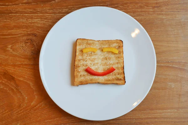 Las Caras Sonrientes Pintadas Pan Rebanado Happy Breakfast Concept — Foto de Stock