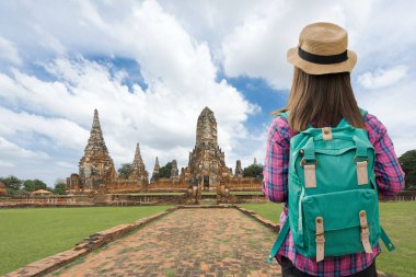 Tapınak Ayuttaya, Tayland'da yürüyüş sırt çantası kadınlarla gezgin odağı seçin
